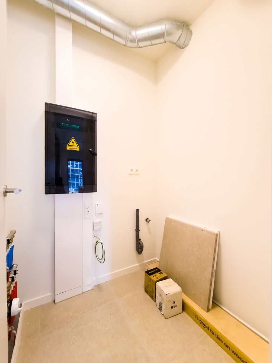 Ongemeubeld 2 slpk (of 1 bureau) app. met mooi terrras foto 9