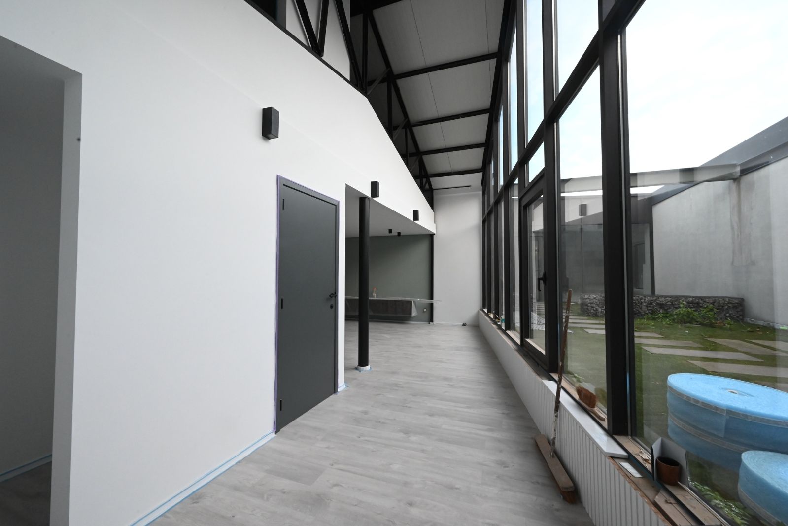 Stijlvolle loft te koop in het hart van Ardooie! foto 2