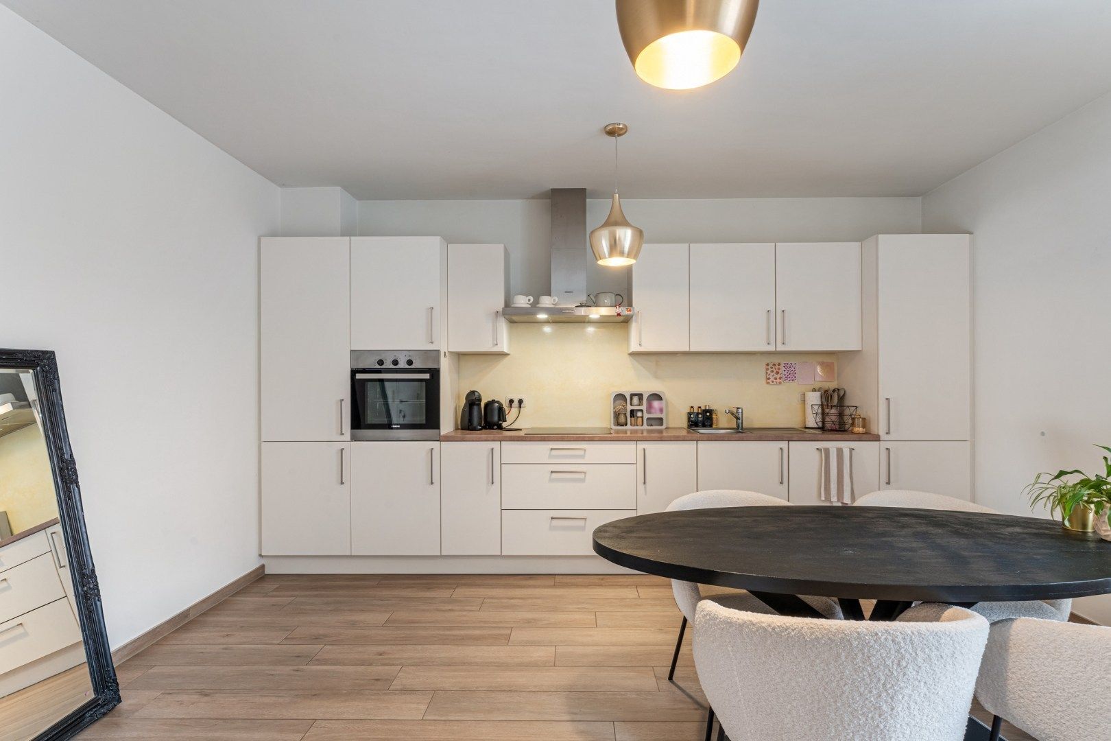 Recent, hoogwaardig afgewerkt gelijkvloers appartement, met terras en inpandige garage, in het centrum van Maaseik!  foto 10