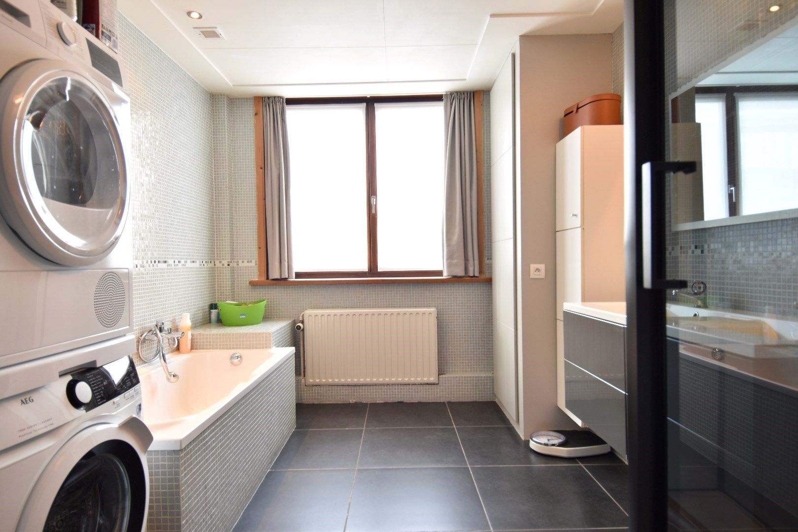Handelspand op commerciële ligging met bovenliggend 3-slaapkamer appartement te Bissegem foto 9