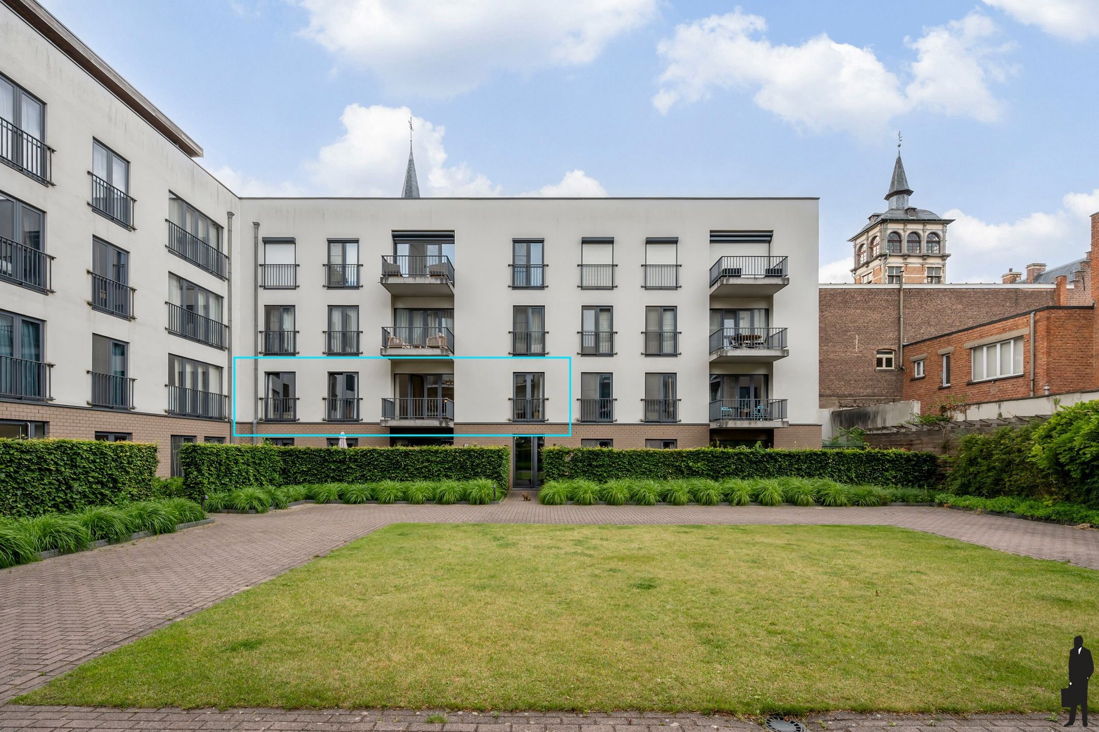 Lichtrijk en volledig gerenoveerd appartement met Terras. foto 2