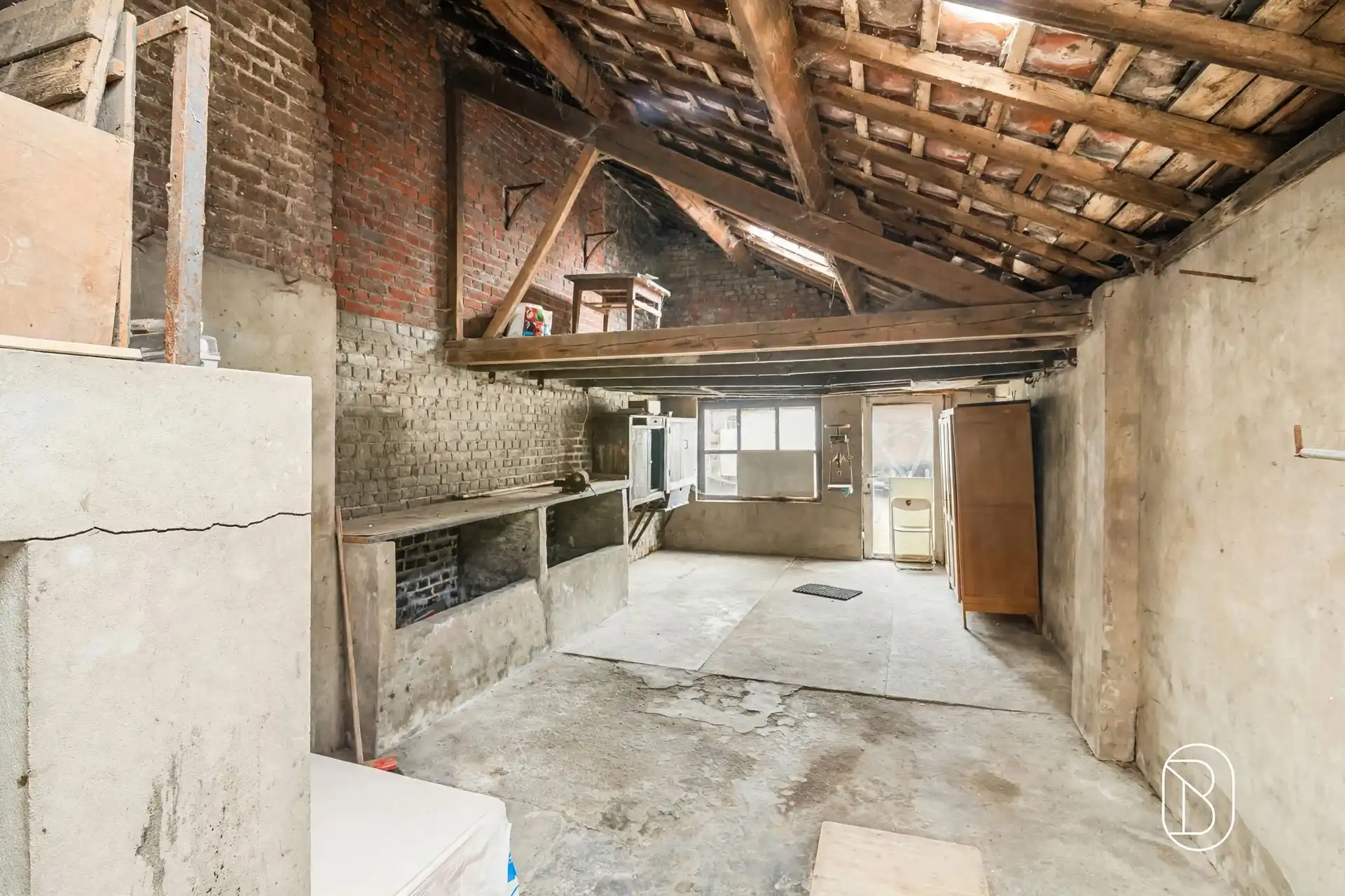 Te renoveren woning in centrum Lessines. foto 14