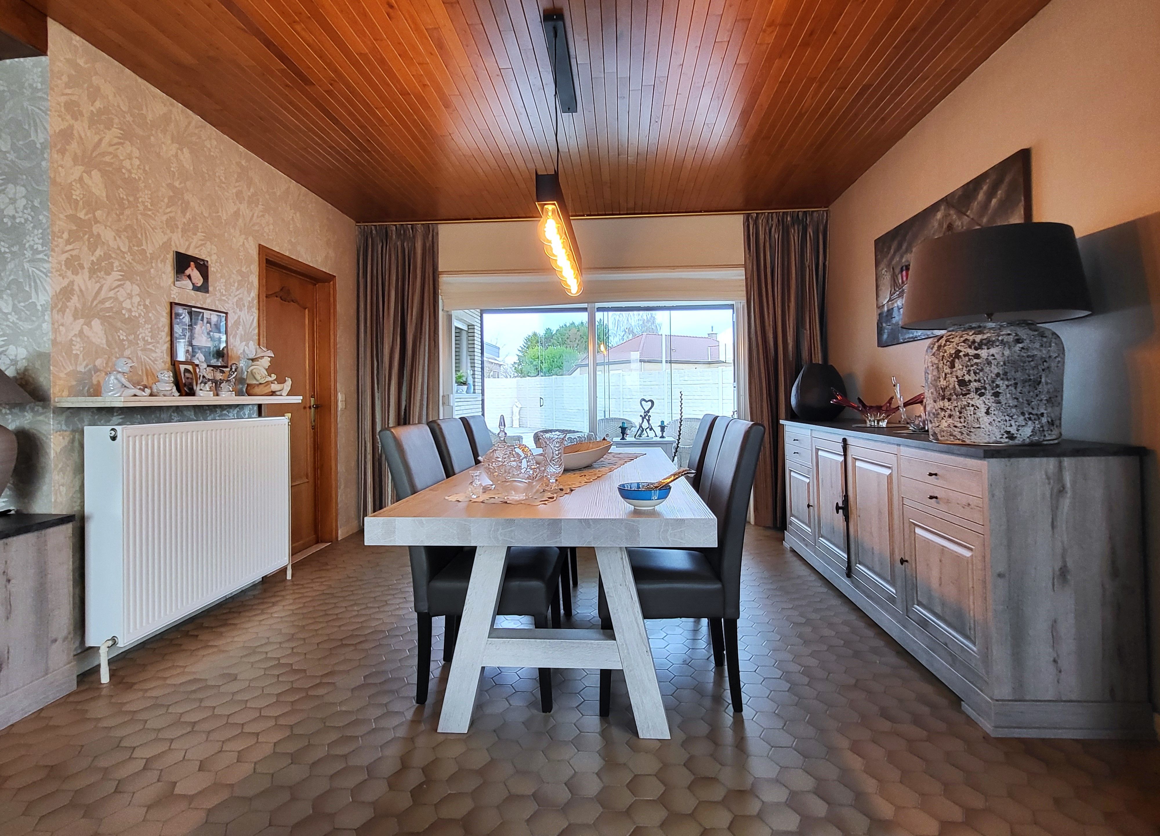 Instapklare villa op een perceel van 648 m² met dubbele garage, veranda en tuin.  foto 16