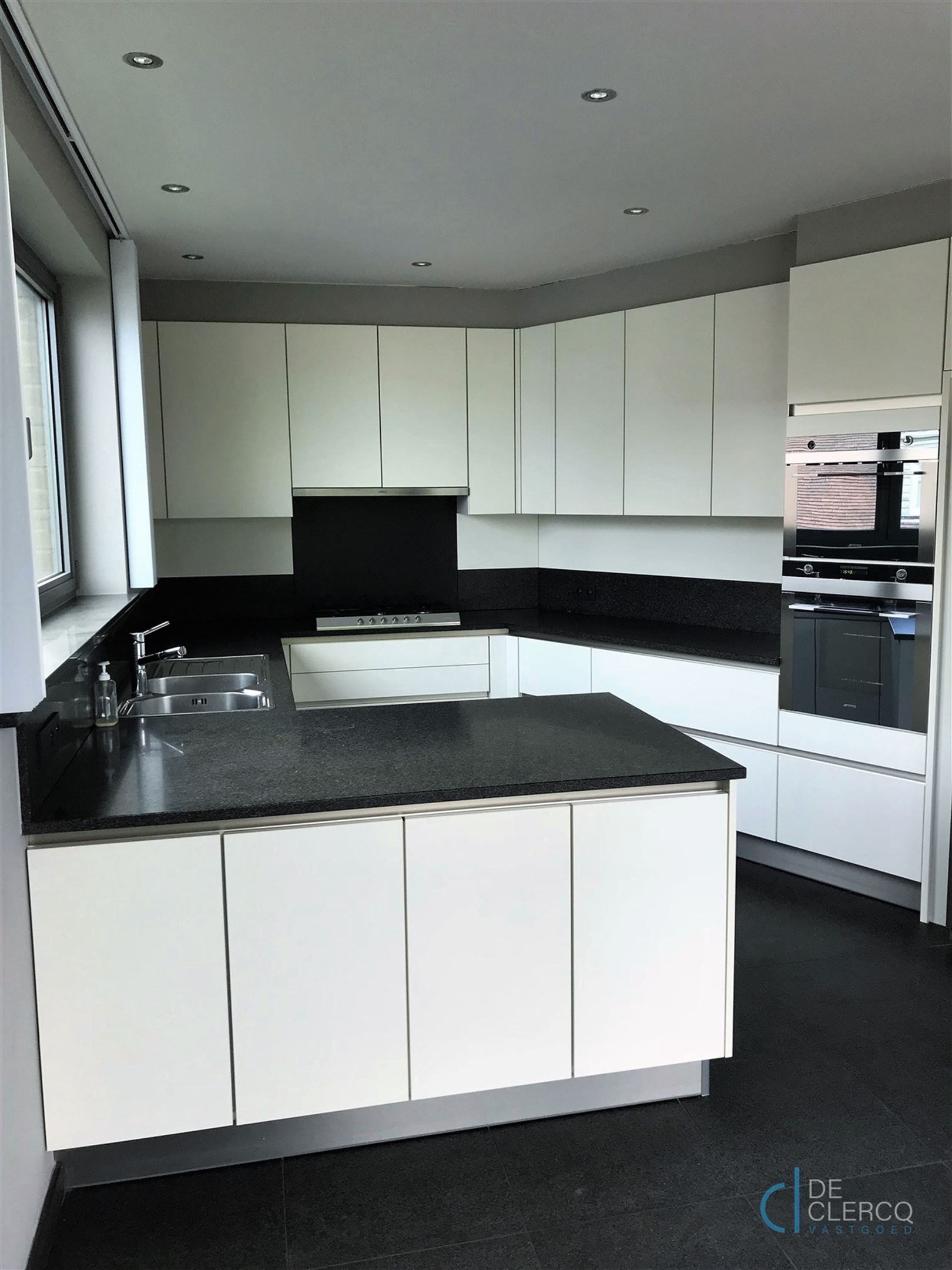 Mooi recent, luxueus en ruim appartement nabij Lochristi Dorp! foto 7