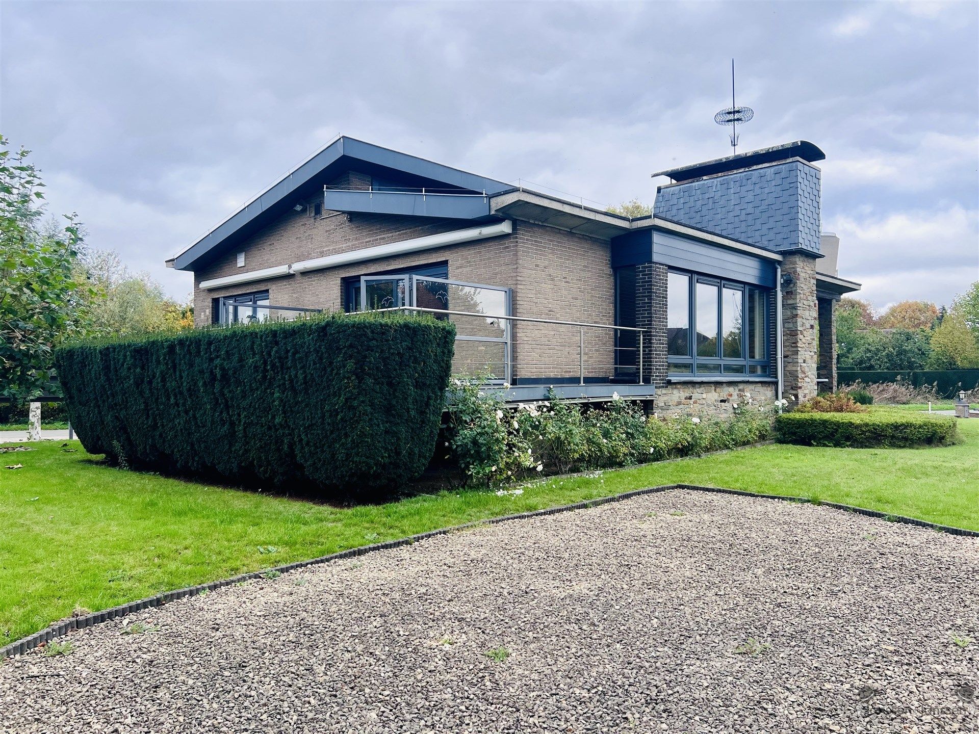 Authentieke villawoning met magnifieke tuin in Vlassenbroek!  foto 3