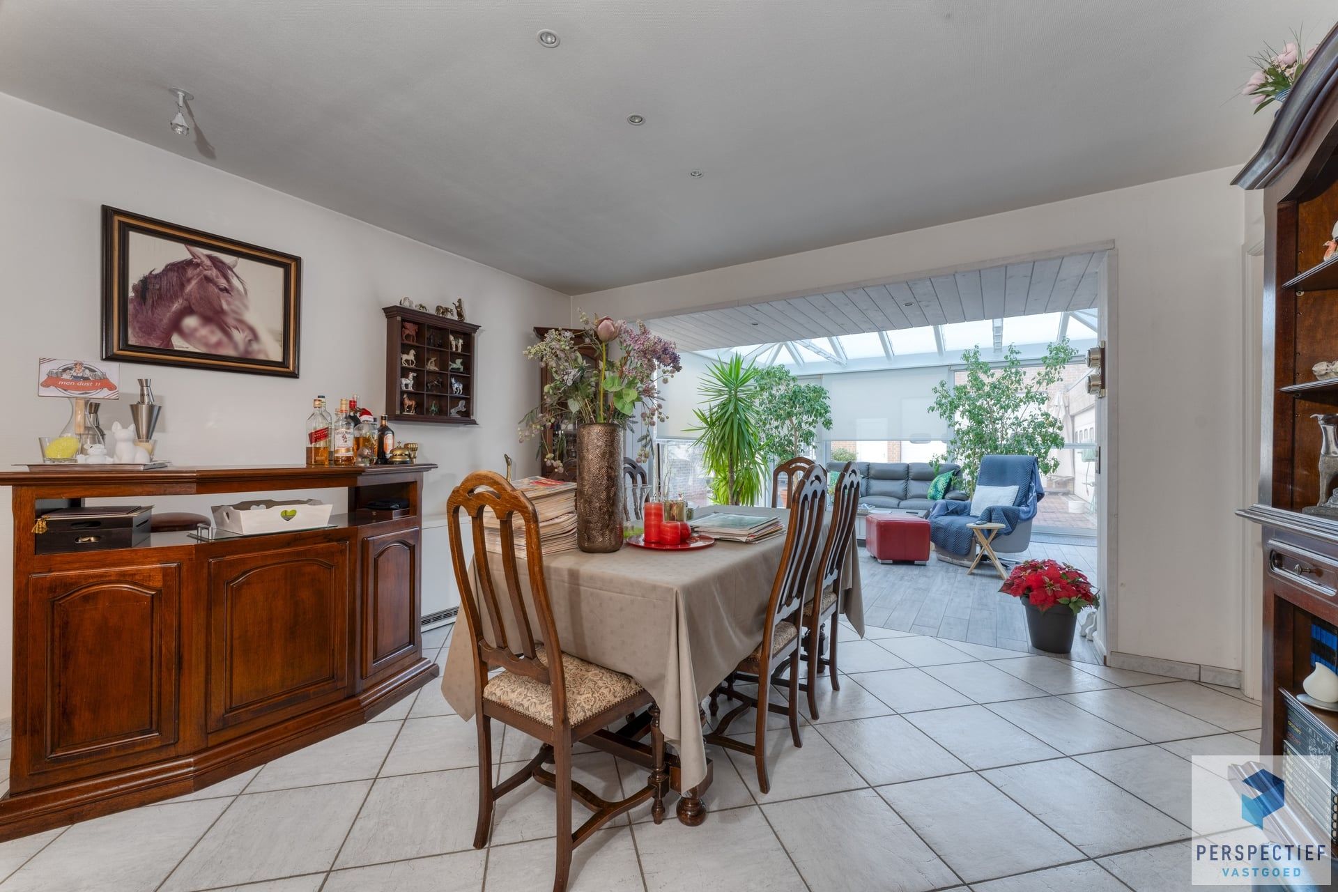 Statige ruime villa met loods en ingerichte studio in een rustige omgeving foto 7