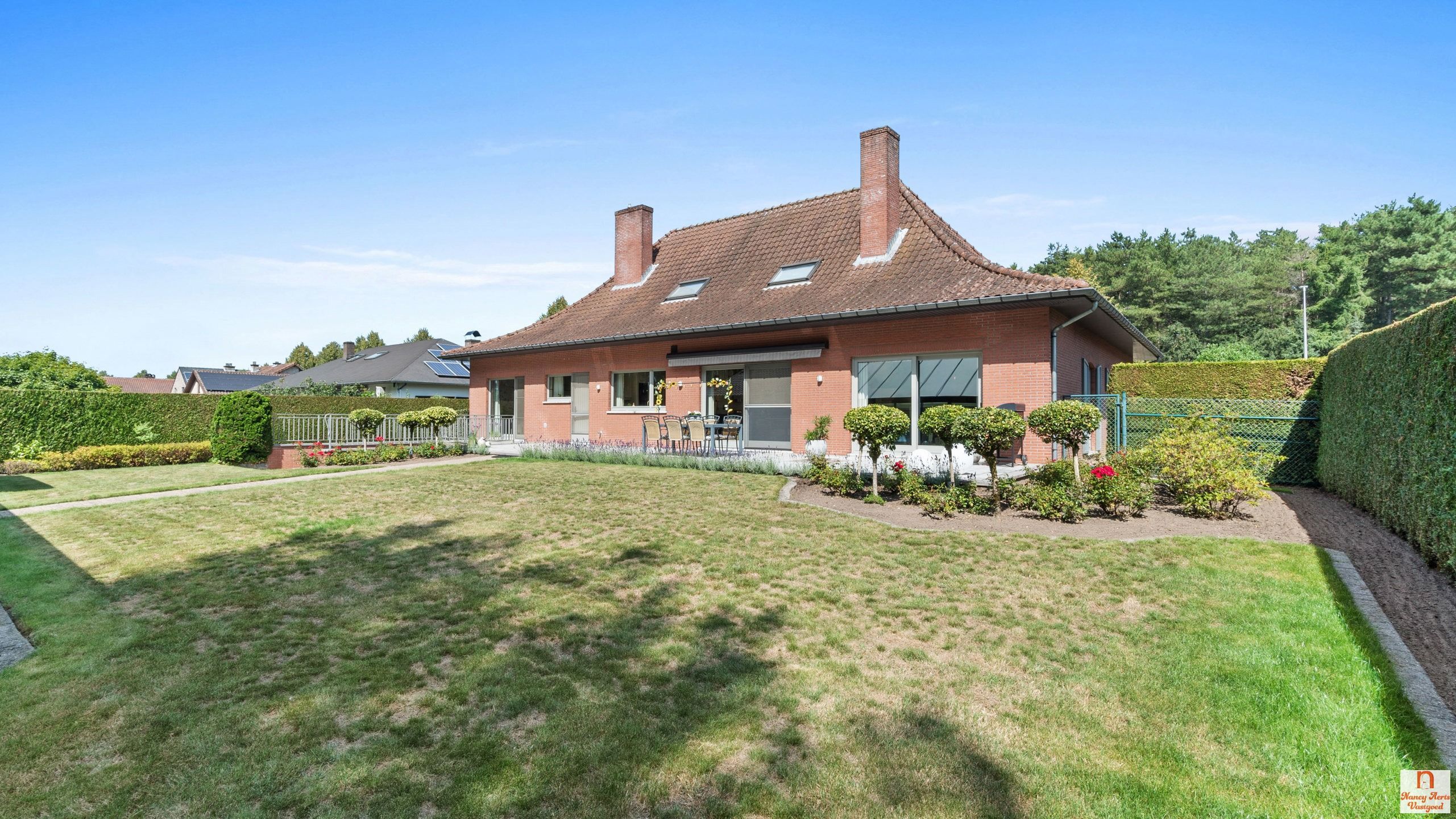 Luxueuze villa met overdekt zwembad, bos en weiland foto 51