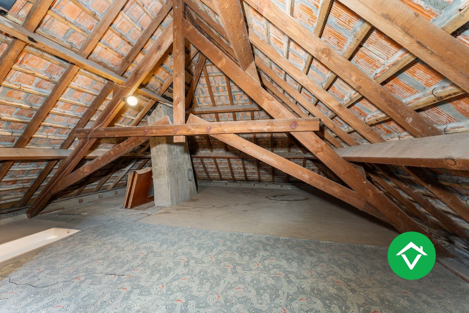 Op te frissen gezinswoning met twee garages en landelijk zicht te Eernegem foto 17