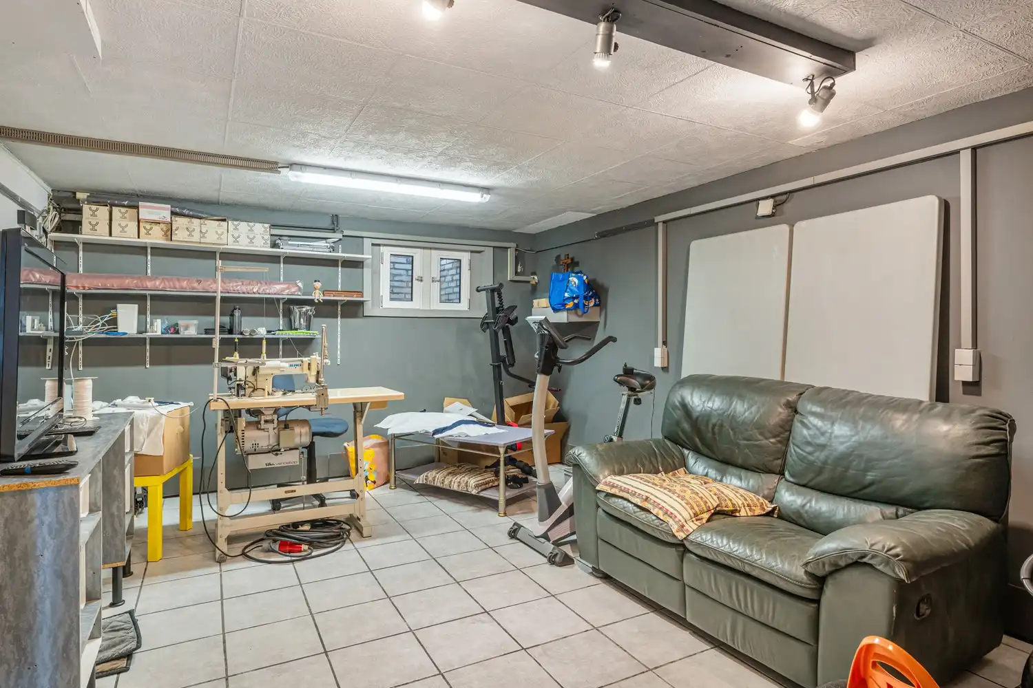Degelijk onderhouden gezinswoning met 3 slaapkamers, volledig onderkelderd en mooie aangelegde tuin op een perceel van 5a96 ca! foto 28