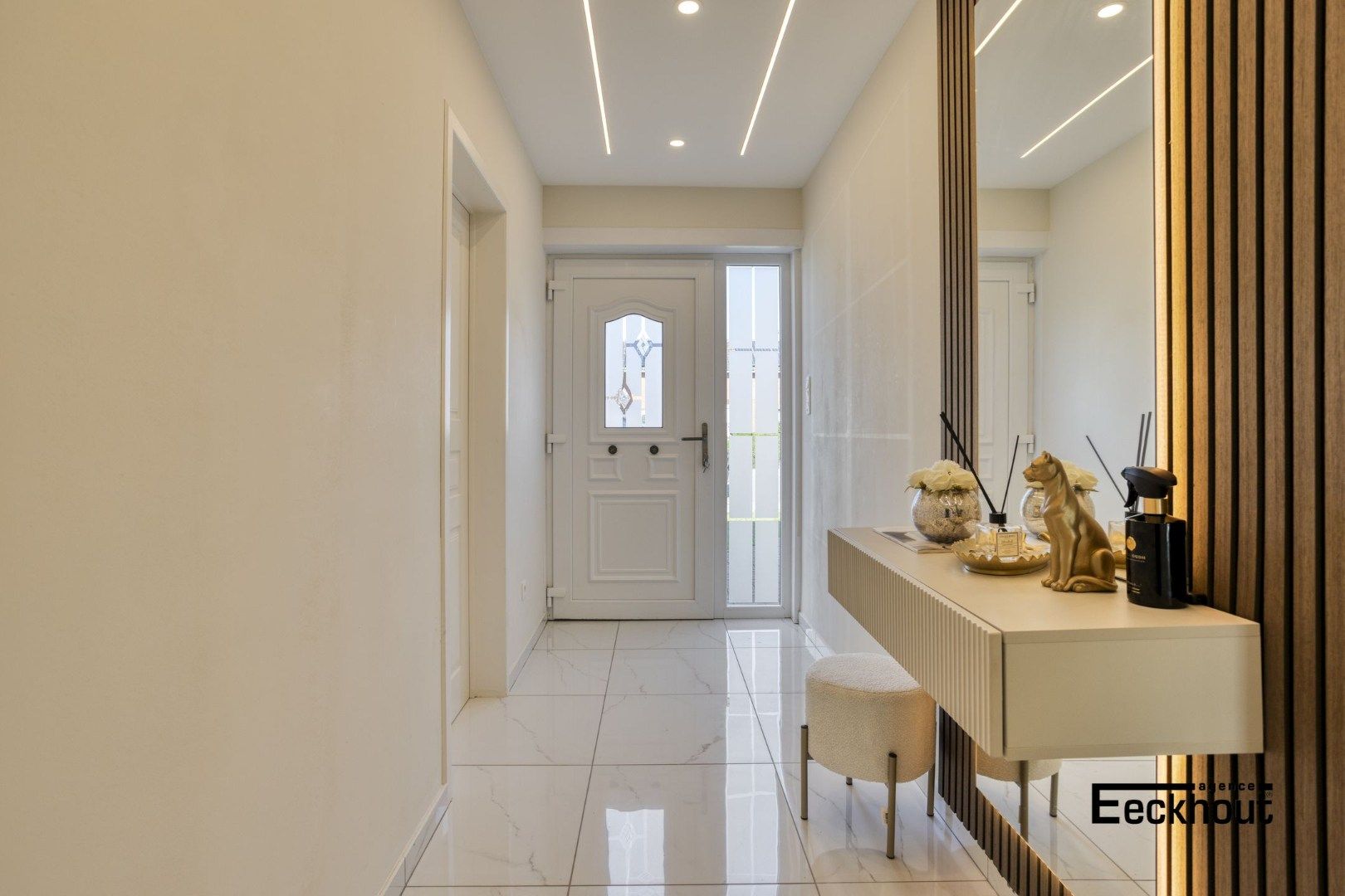 Gerenoveerde halfopen woning met grote zonnige tuin op gegeerde ligging! foto 14