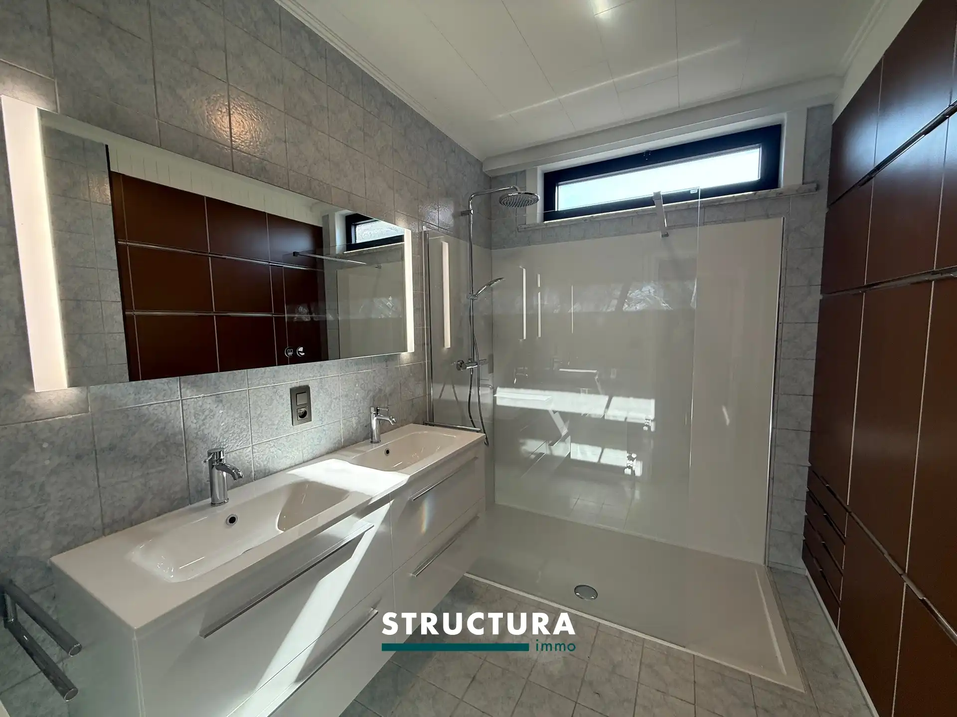 Gerenoveerde woning met weide en paardenstal foto 10