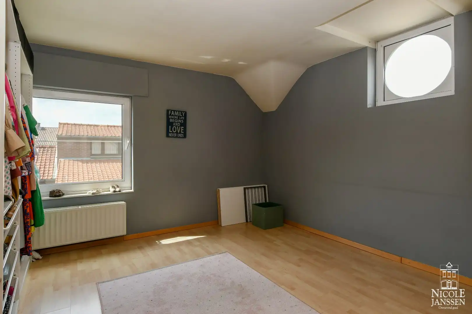 Instapklare gezinswoning met vier slaapkamers en zwembad foto 21