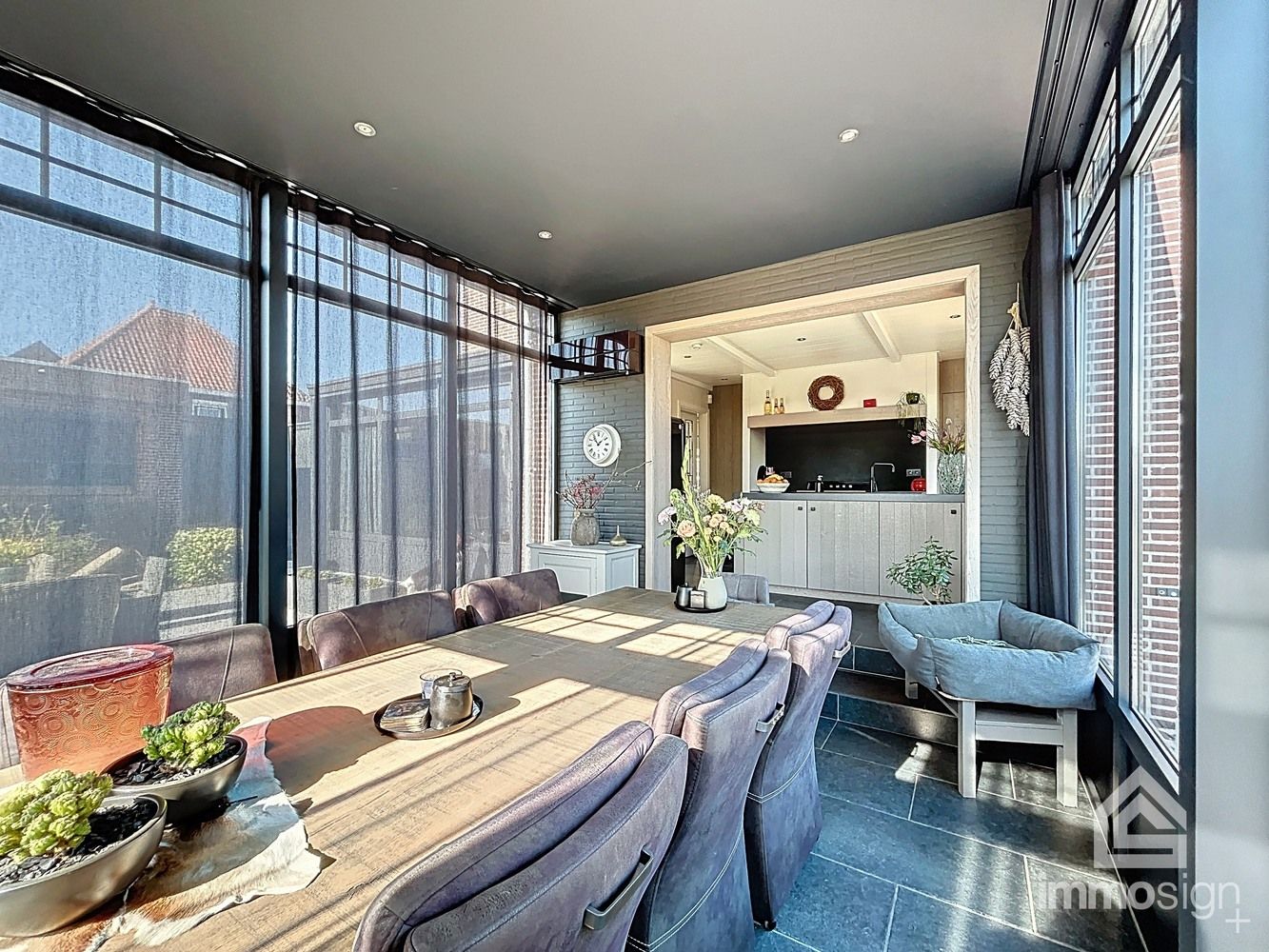 Exclusieve woning voorzien van dubbele garage en bedrijfshal op de Nederlandse grens foto 5