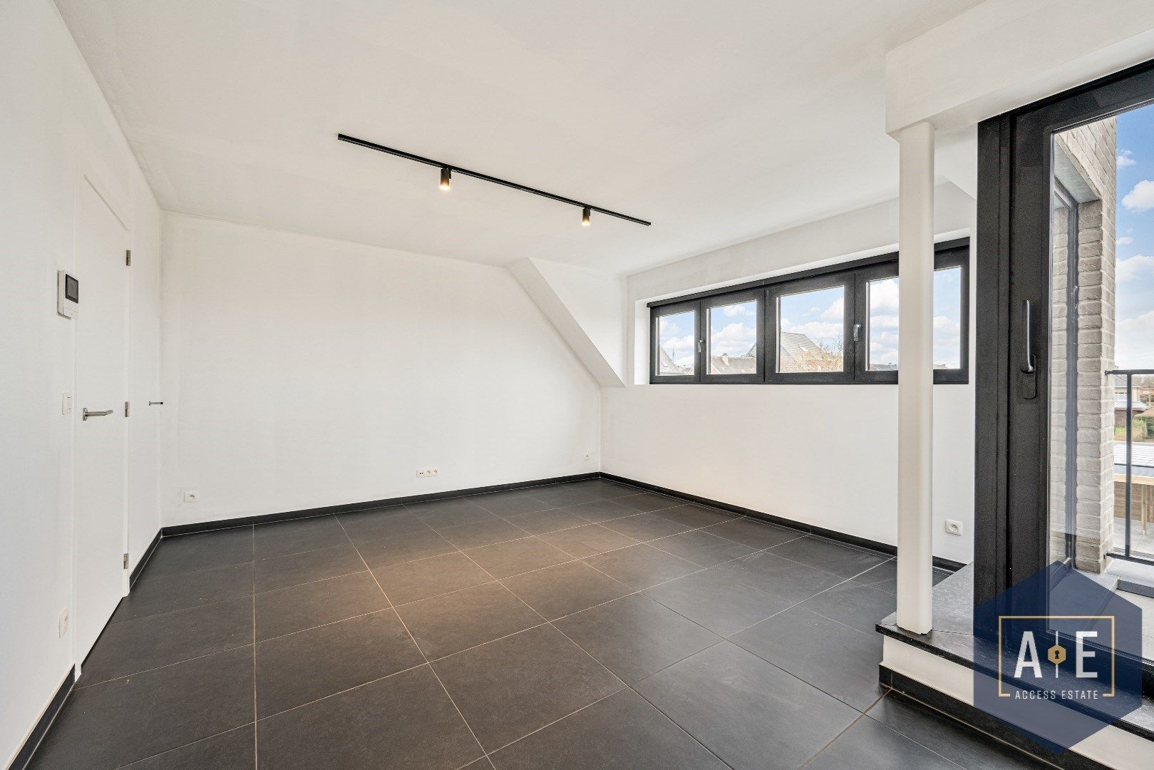 HERZELE - Nieuw duplex-appartement op de 2e verdieping met terras, buitenberging en carport te huur! foto 2