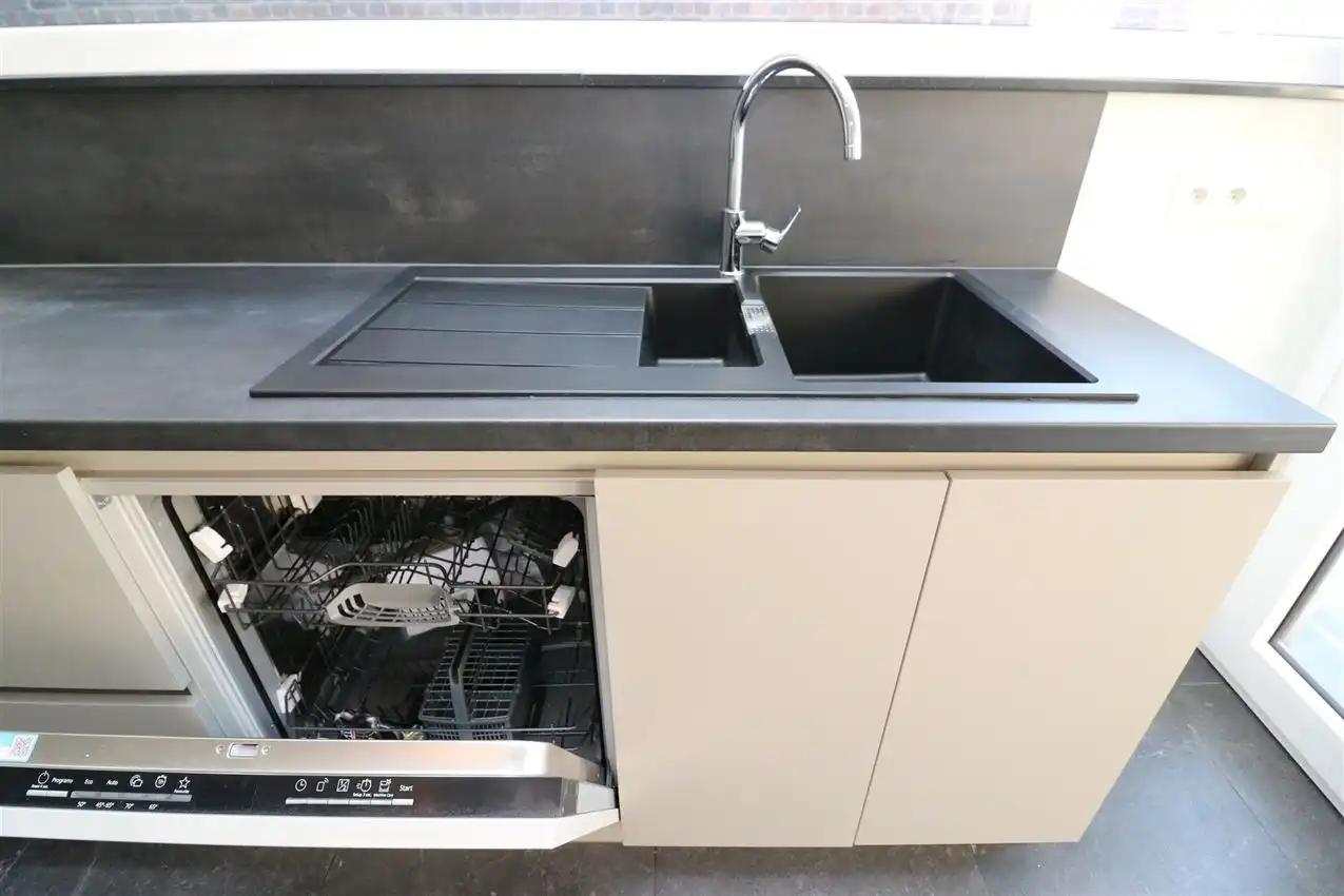 Vernieuwde, karatervolle woning met 4 slpk nabij station foto 42