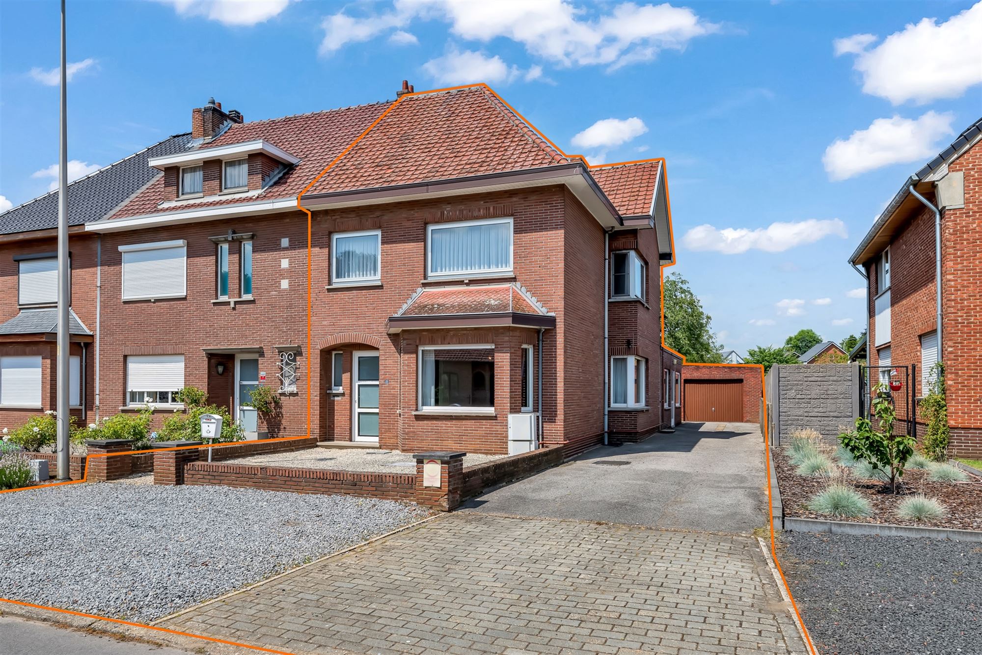 Hoofdfoto van de publicatie: GEZELLIGE WONING MET 3 SLAAPKAMERS EN RUIME TUIN IN BERINGEN CENTRUM