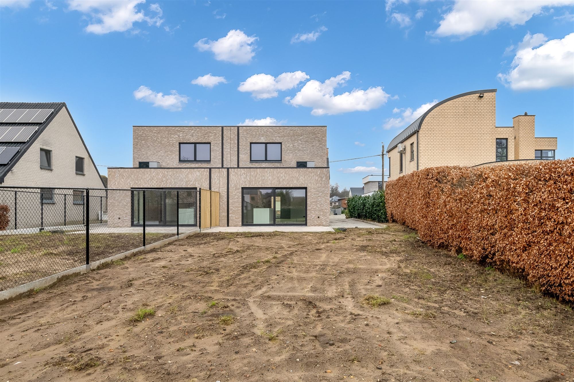 VOLLEDIG AFGEWERKTE NIEUWBOUWWONING MET 3 SLAAPKAMERS + DRESSING EN AANGELEGDE TUIN TE BERINGEN foto 18