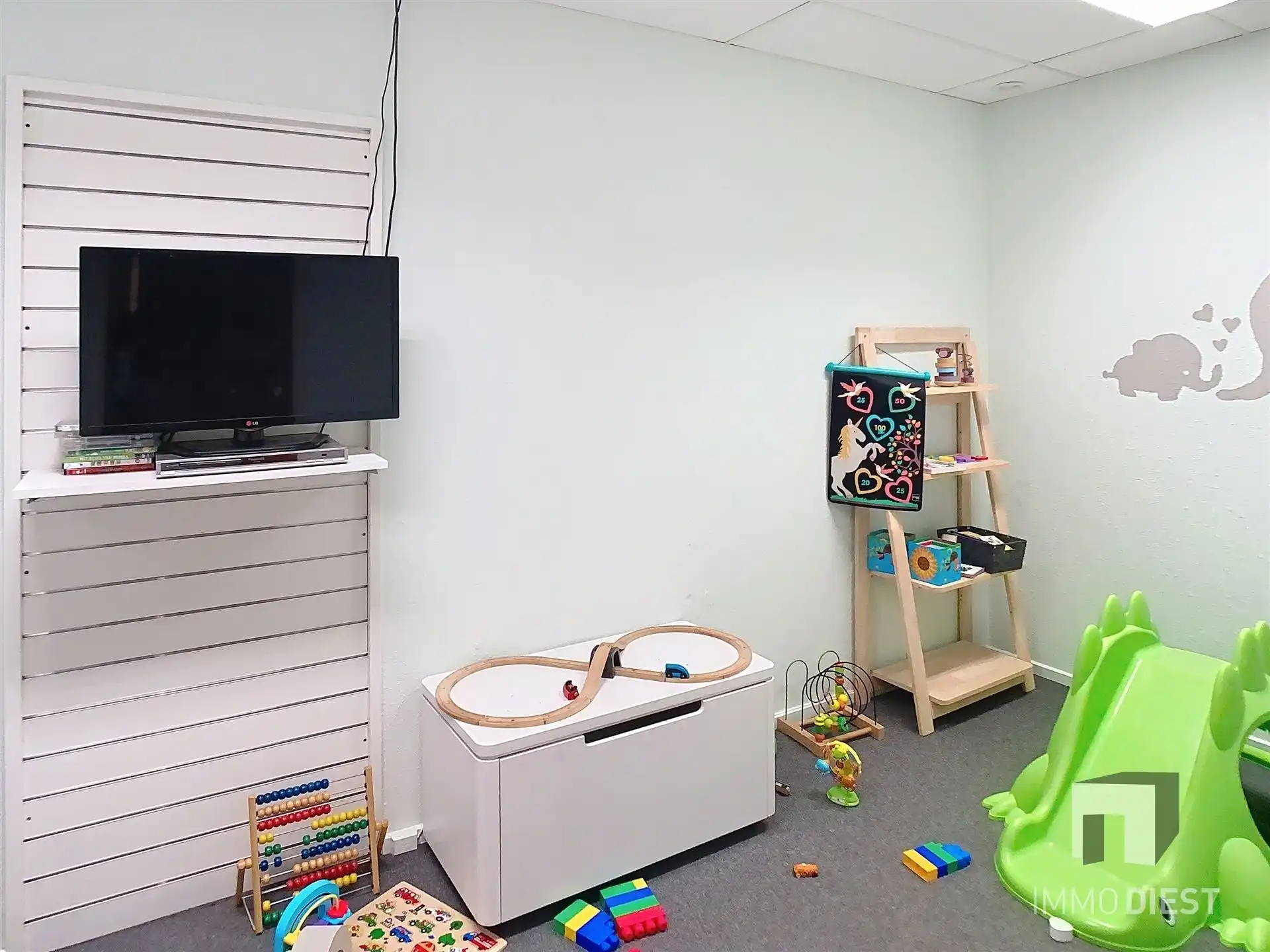 Handelspandvan 1633 m2 met ruime parking langs verbindingsweg foto 11