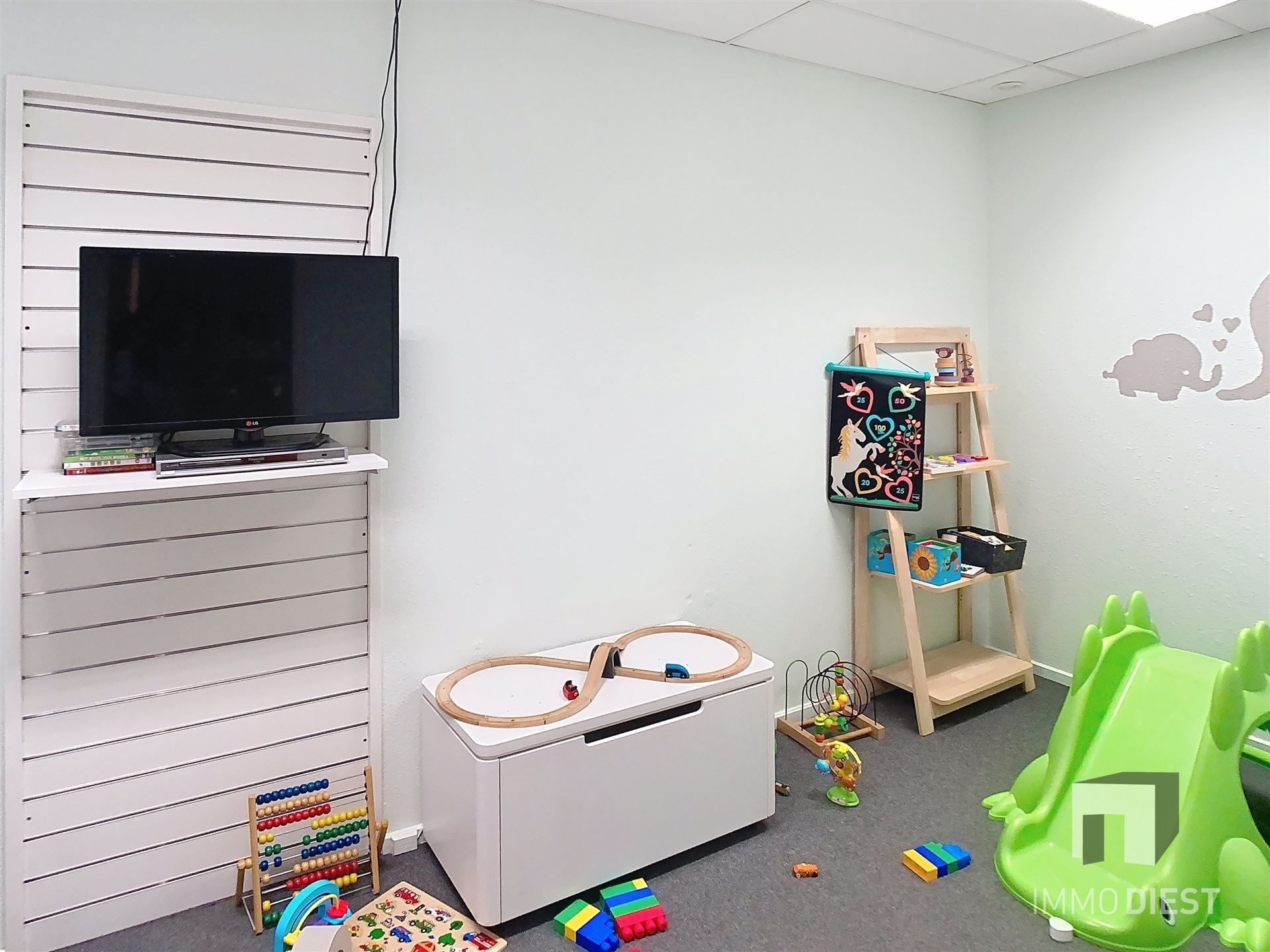 Handelspandvan 1633 m2 met ruime parking langs verbindingsweg foto 11