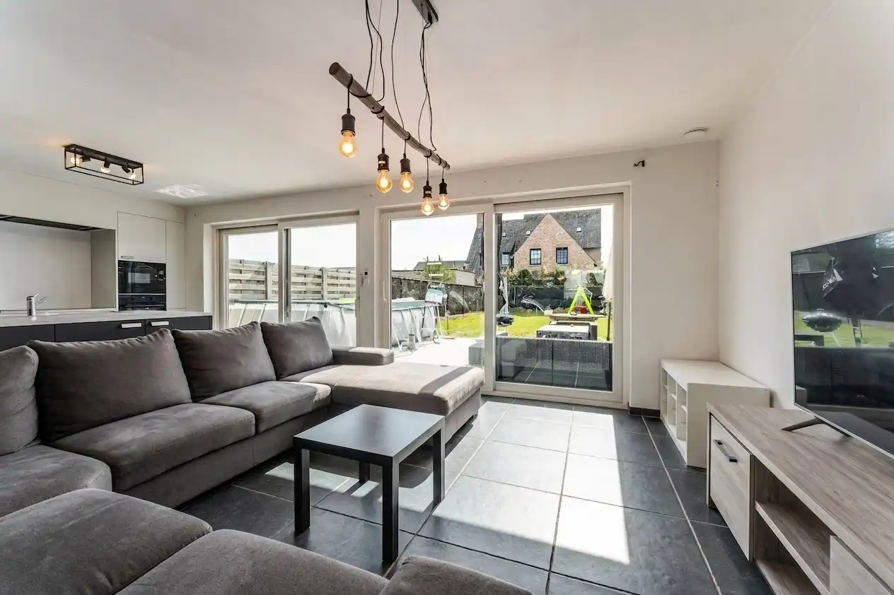 Recente instapklare woning met 3 slaapkamers, zonnige tuin en garage op De Mokker foto 4