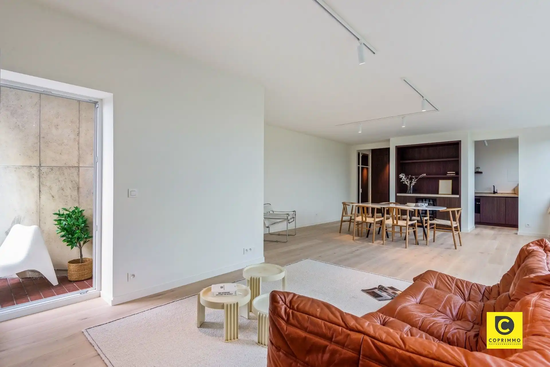 Prachtig gerenoveerd 3 slaapkamer appartement op toplocatie! foto 2