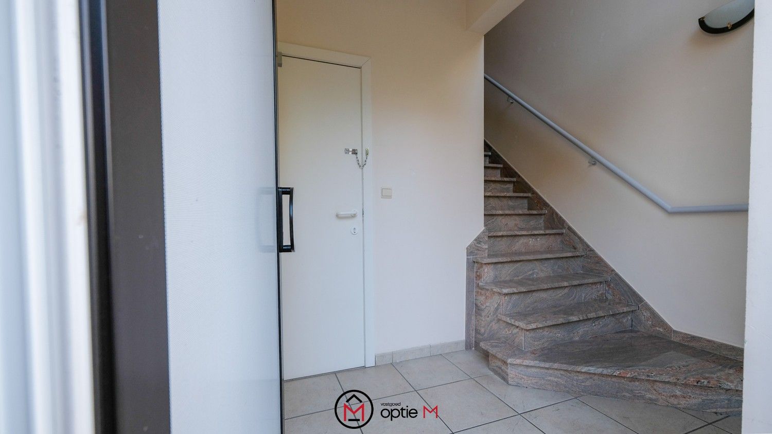 Investeringspand met handelsruimte en appartement in Merem Bilzen foto 4