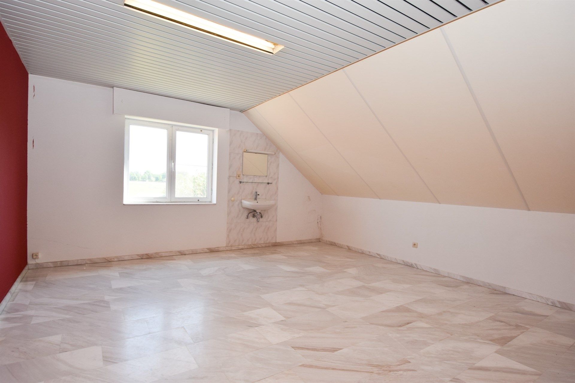 Ruime, op te frissen villa woning op een mooi perceel van 1.583m² foto 13