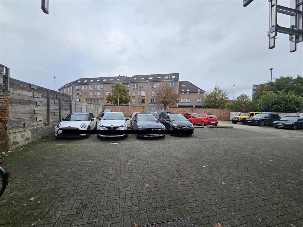 Open staanplaats op afgesloten parking foto 4