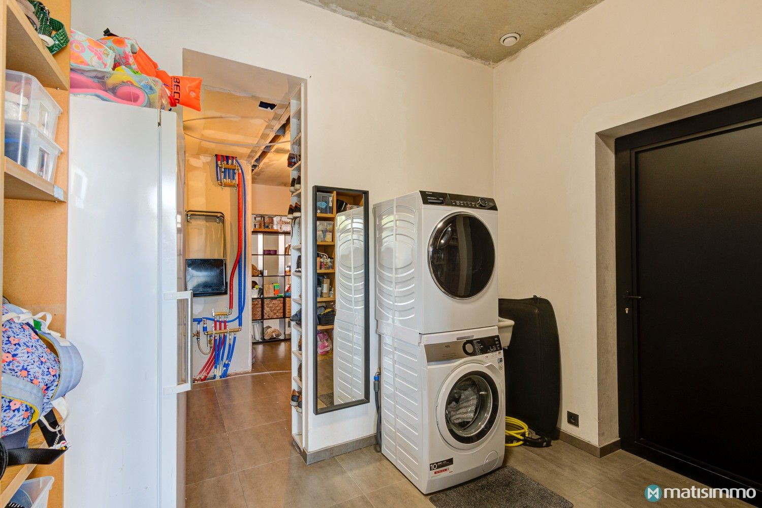 RUIME INSTAPKLARE GEZINSWONING MET 4 SLAAPKAMERS, TUIN EN ZONNEPANELEN foto 13