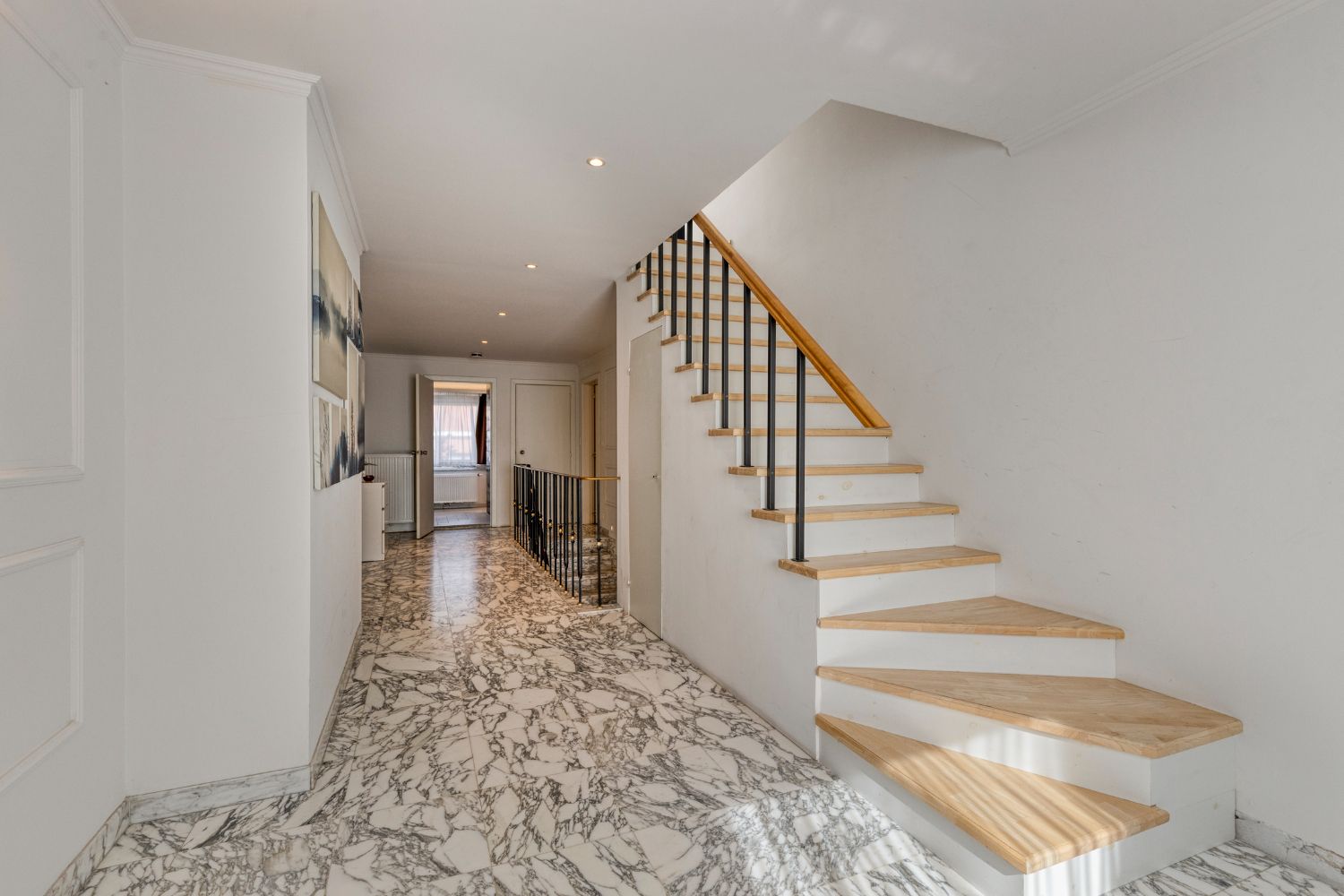 Karaktervolle gerenoveerde statige villa nabij Spuikom te koop foto 29