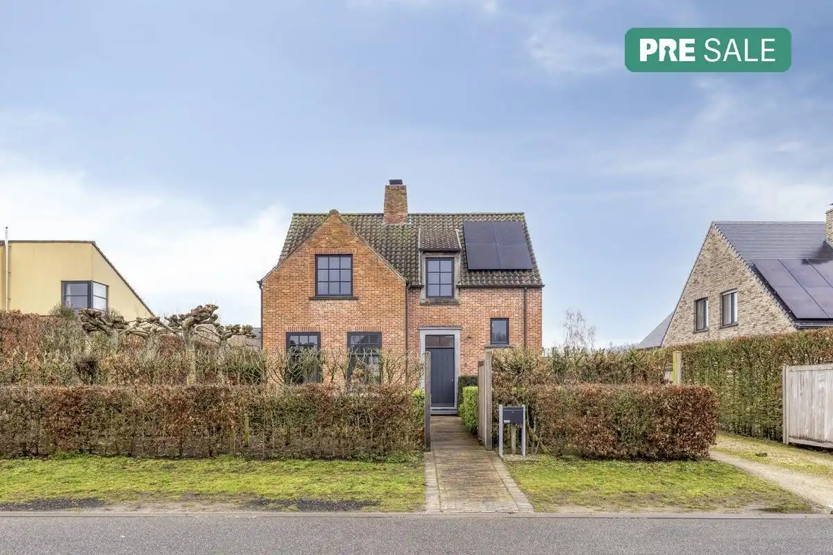 Unieke villa met landelijk karakter in een rustige omgeving nabij Aalter foto {{pictureIndex}}