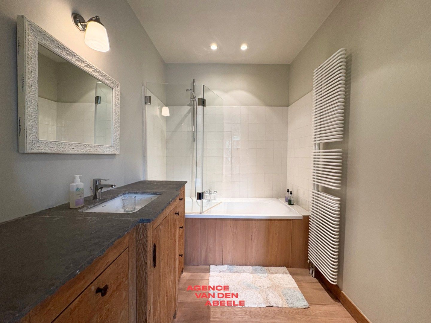 High class woning met stadskoer foto 18