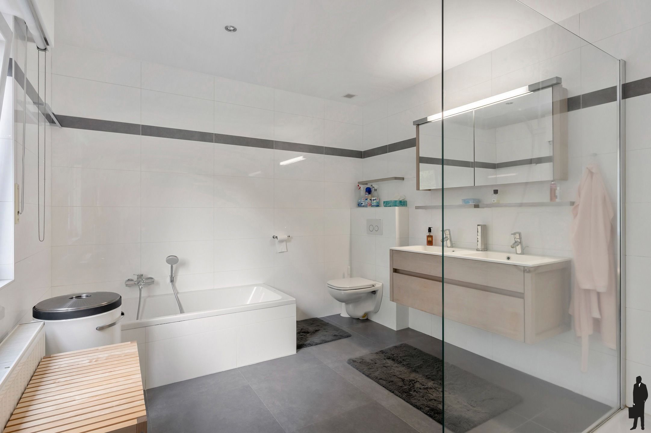 Verrassend instapklare ruime woning op centrale locatie te Brasschaat! foto 20