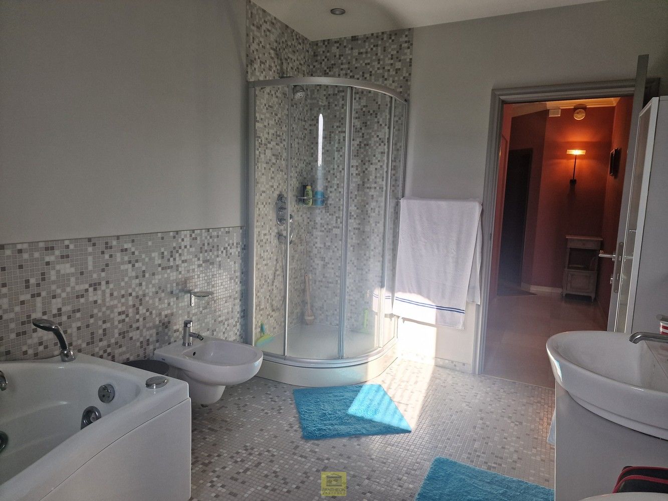 Charmante ruime villa in rustige, doodlopende straat foto 15