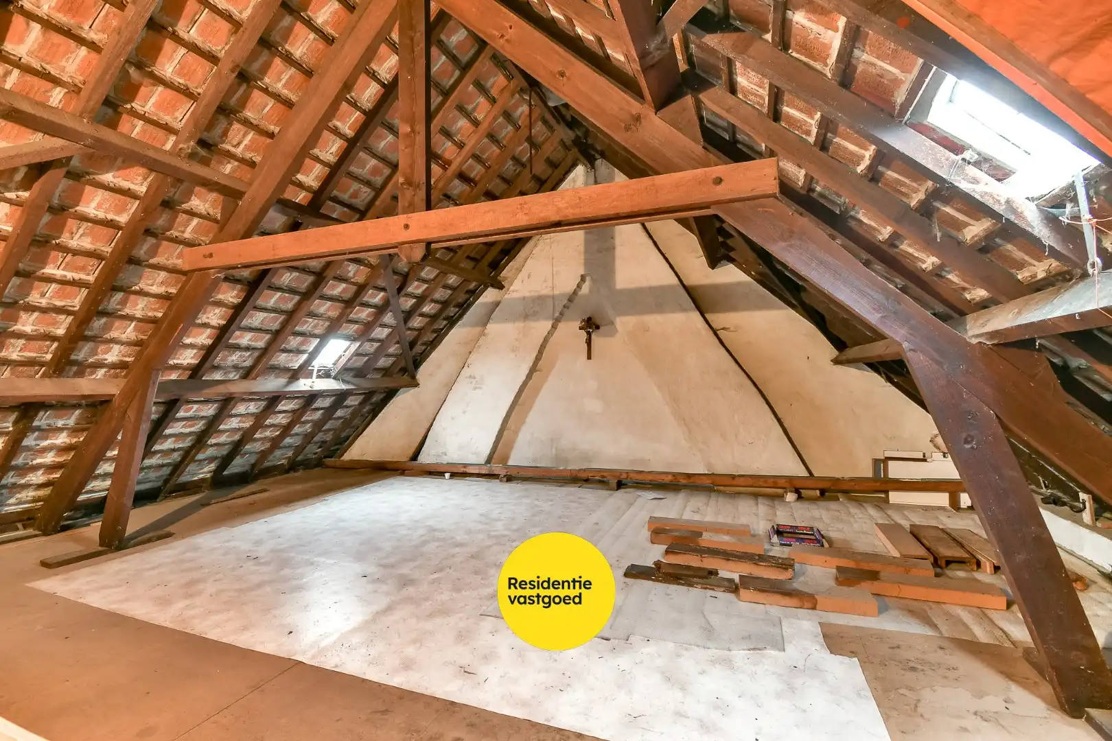 Te renoveren gezinswoning met drie slaapkamers en zongerichte tuin foto 17