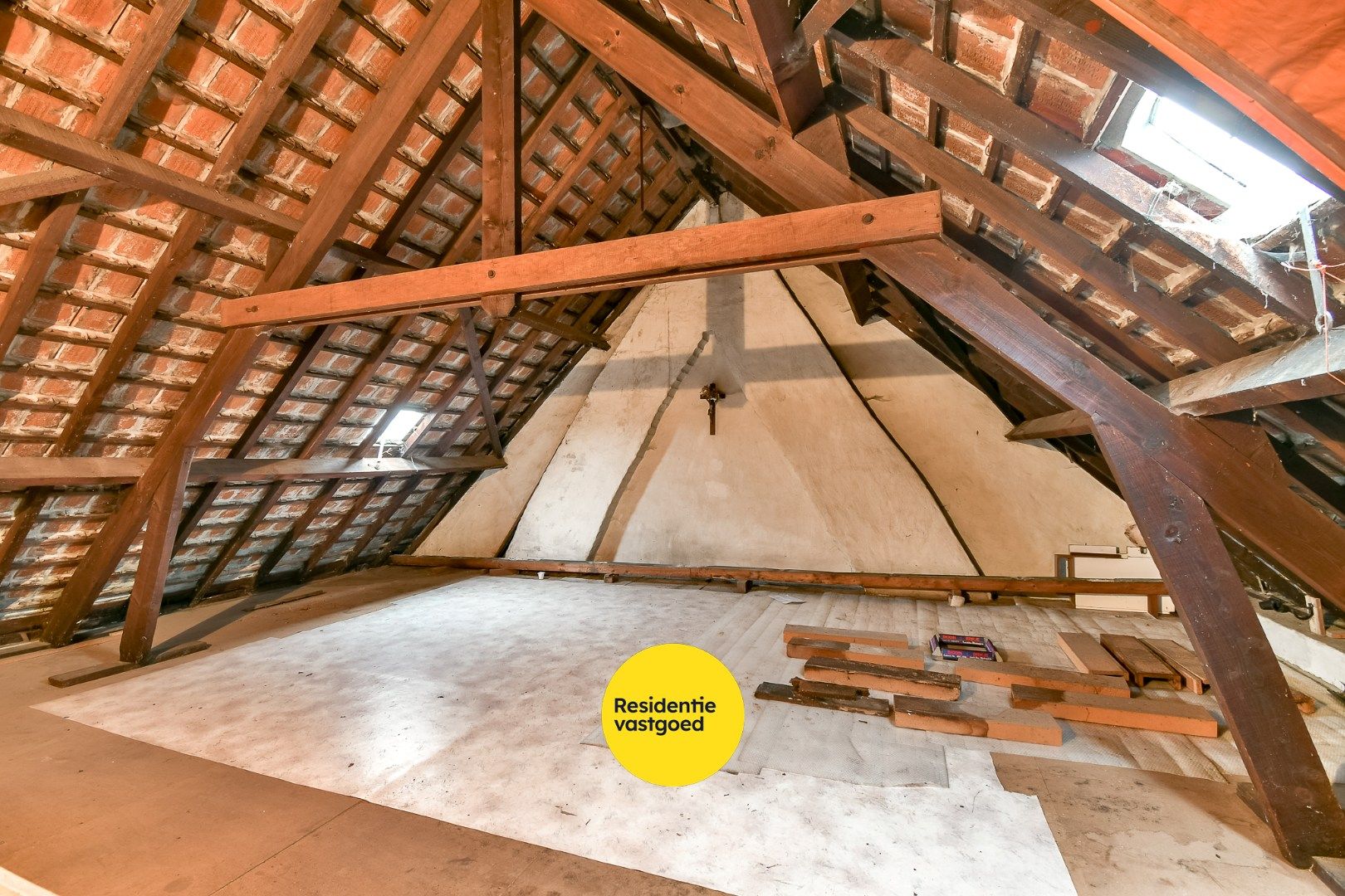 Te renoveren gezinswoning met drie slaapkamers en zongerichte tuin foto 17