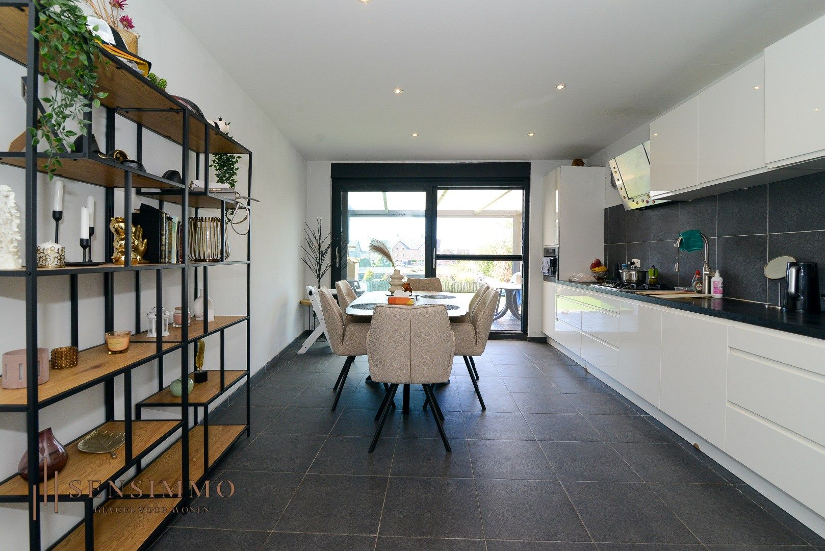 Mooie afgewerkt triplex met 3 slaapkamers, terras en parking foto 5