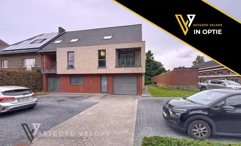 Centraal gelegen duplex appartement met 3 slaapkamers, 2 terrassen en private tuin ! foto {{pictureIndex}}