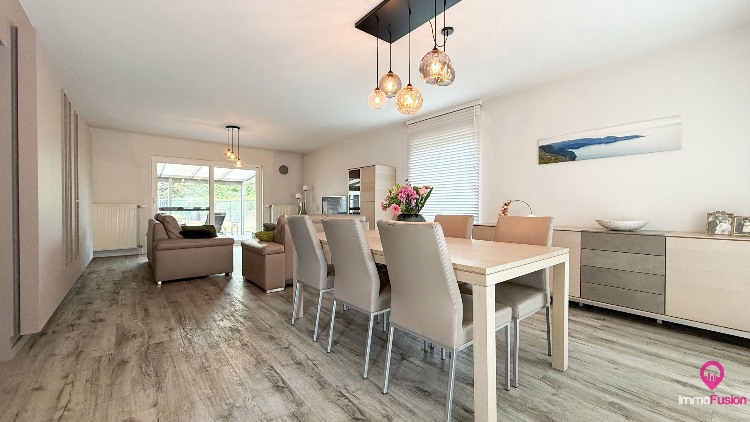 Ruime gezinswoning met 3 slpks, dubbele garage en grote tuin! foto 10