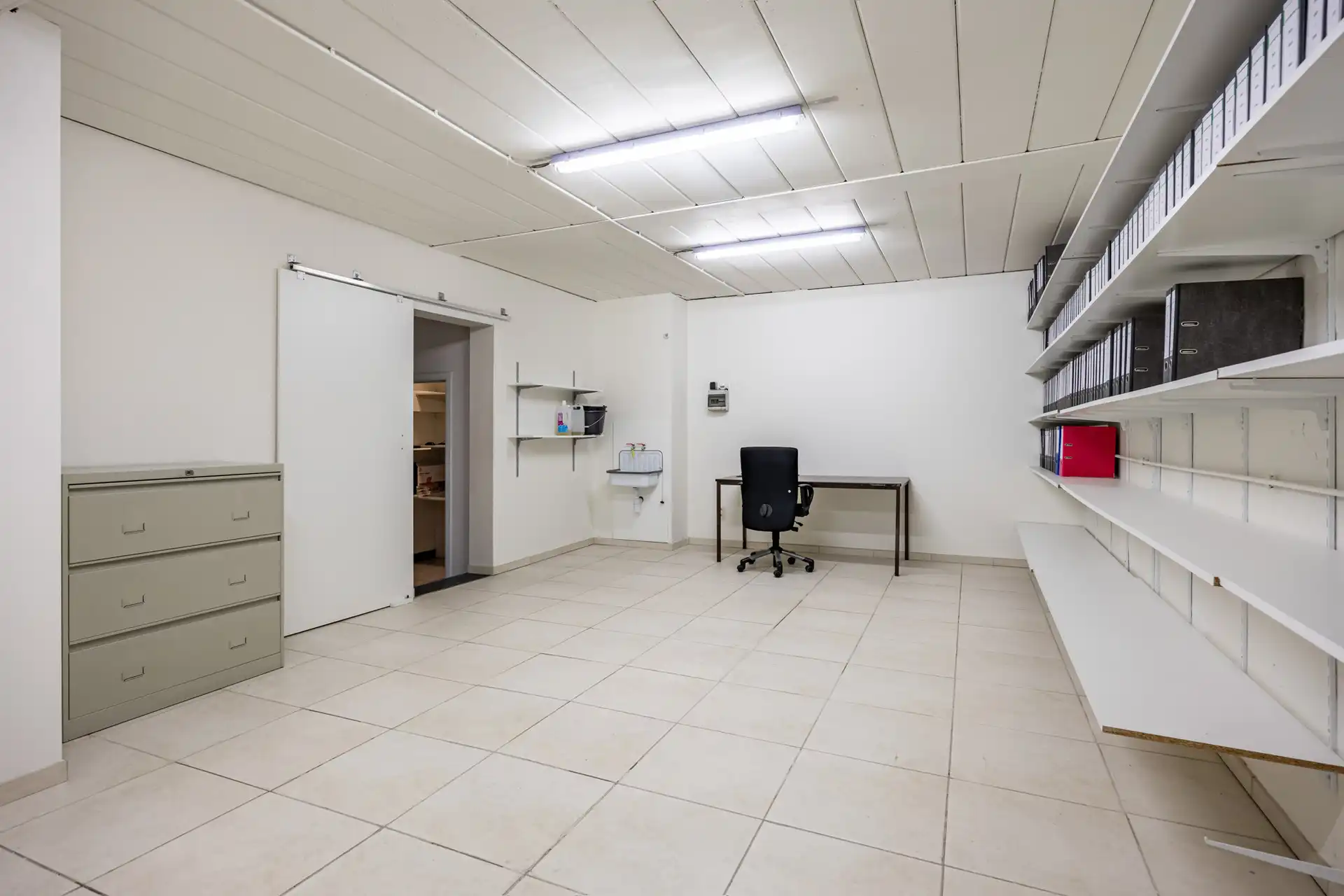 GEBOUW BESTAANDE UIT APP, 3 KANTOORVLOEREN & WERKPLAATS TE BILZEN. foto 29