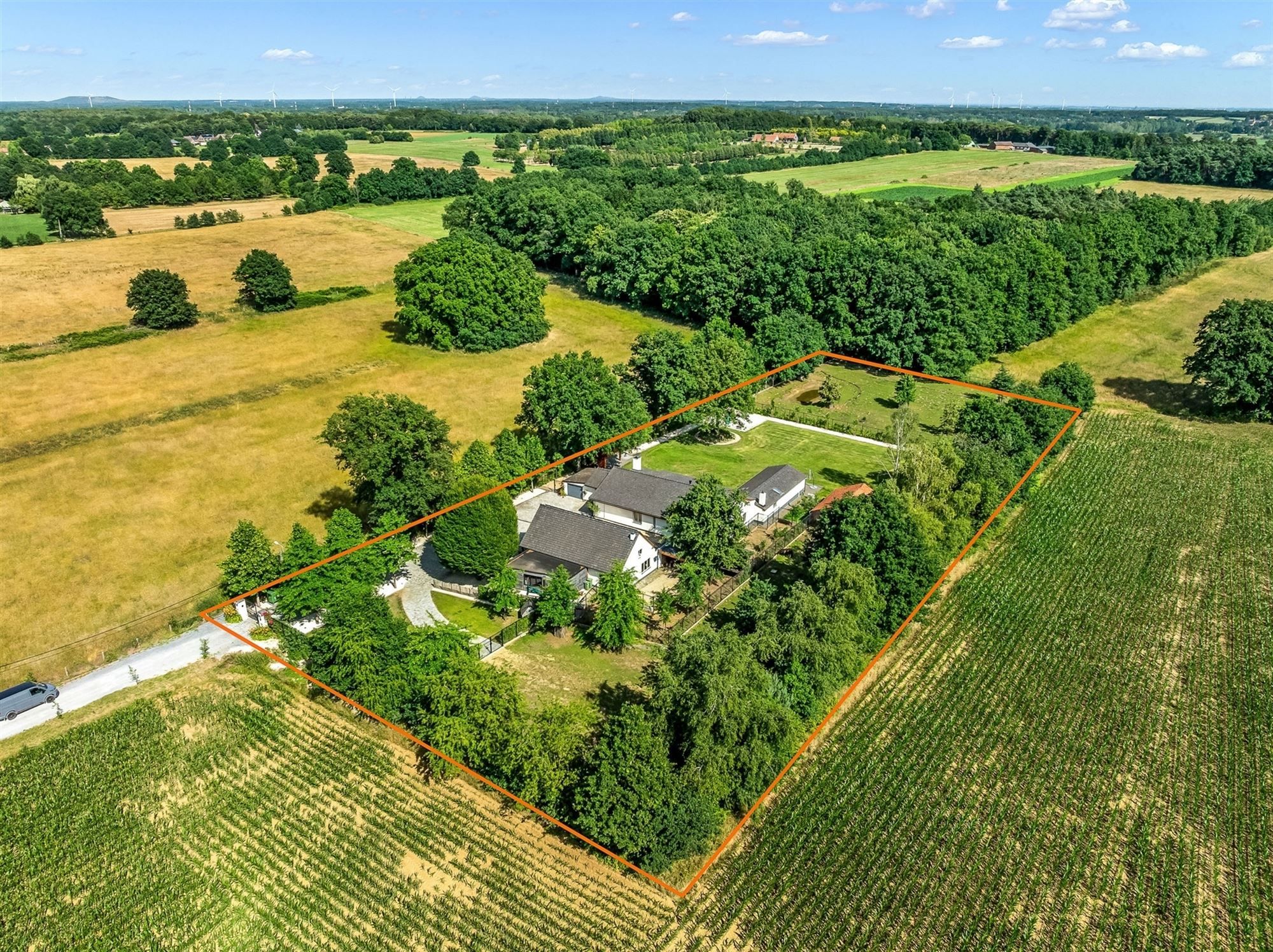 CHARMANTE WONING MET 5 SLAAPKAMERS OP UNIEK GELEGEN PERCEEL VAN 6600M² foto 38