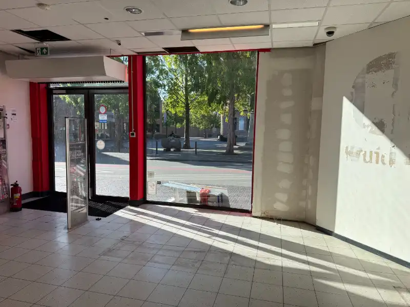 Handelsruimte te huur van 319 m² foto 8