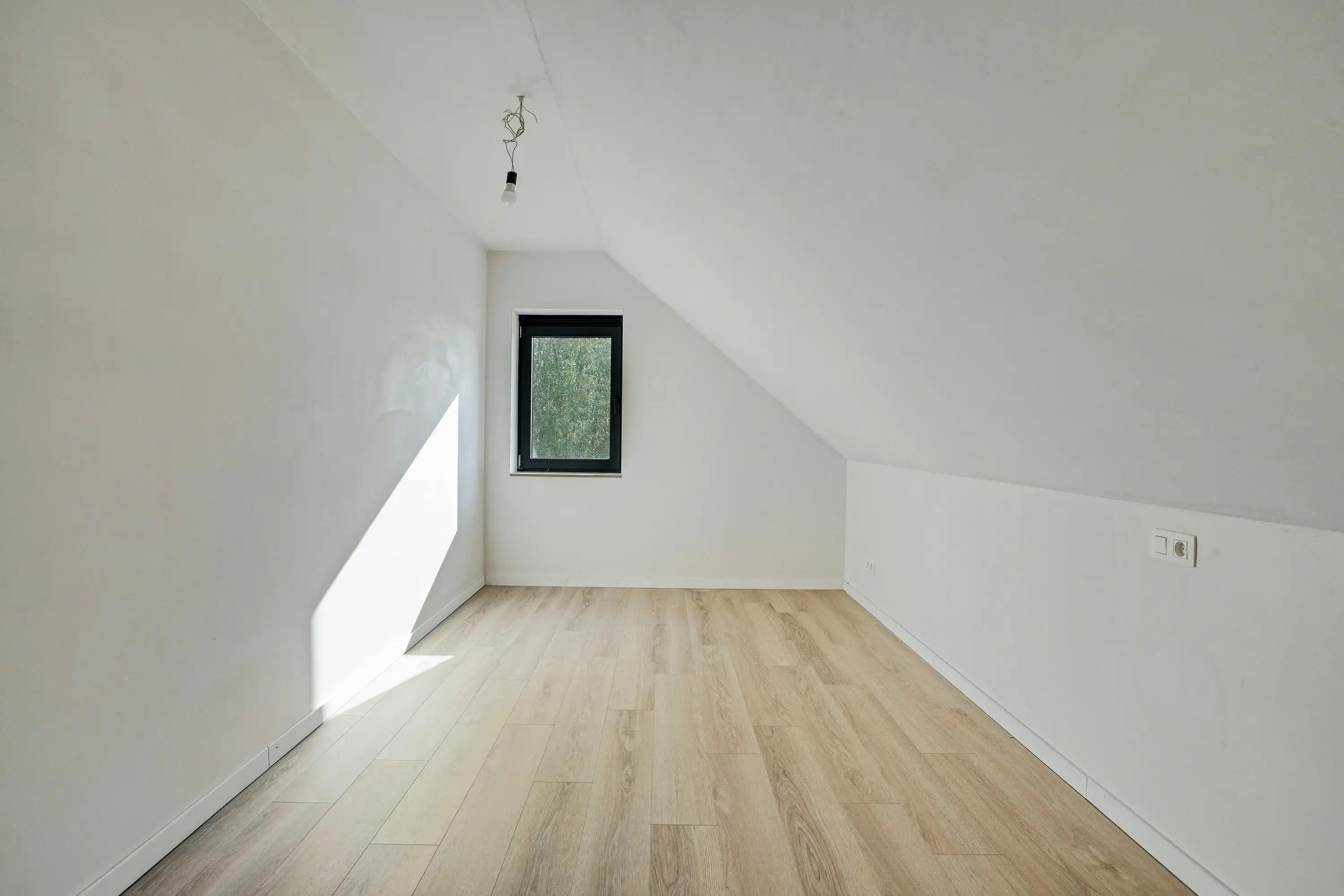 Alleenstaand huis te koop in Vleteren met weide en bijgebouw foto 17