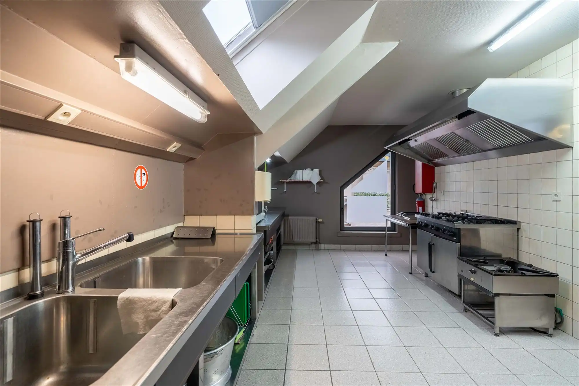 Prachtig handelspand met zaal en ruim appartement te koop! foto 25