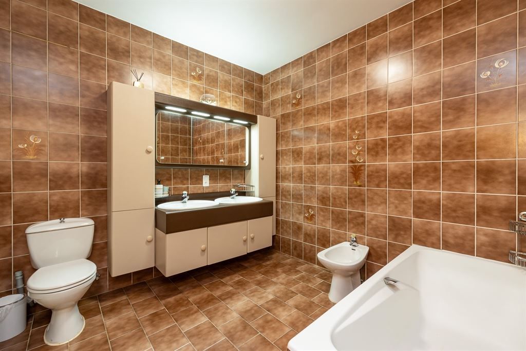 277m² aan woonoppervlakte + tuin, terras en garage foto 19