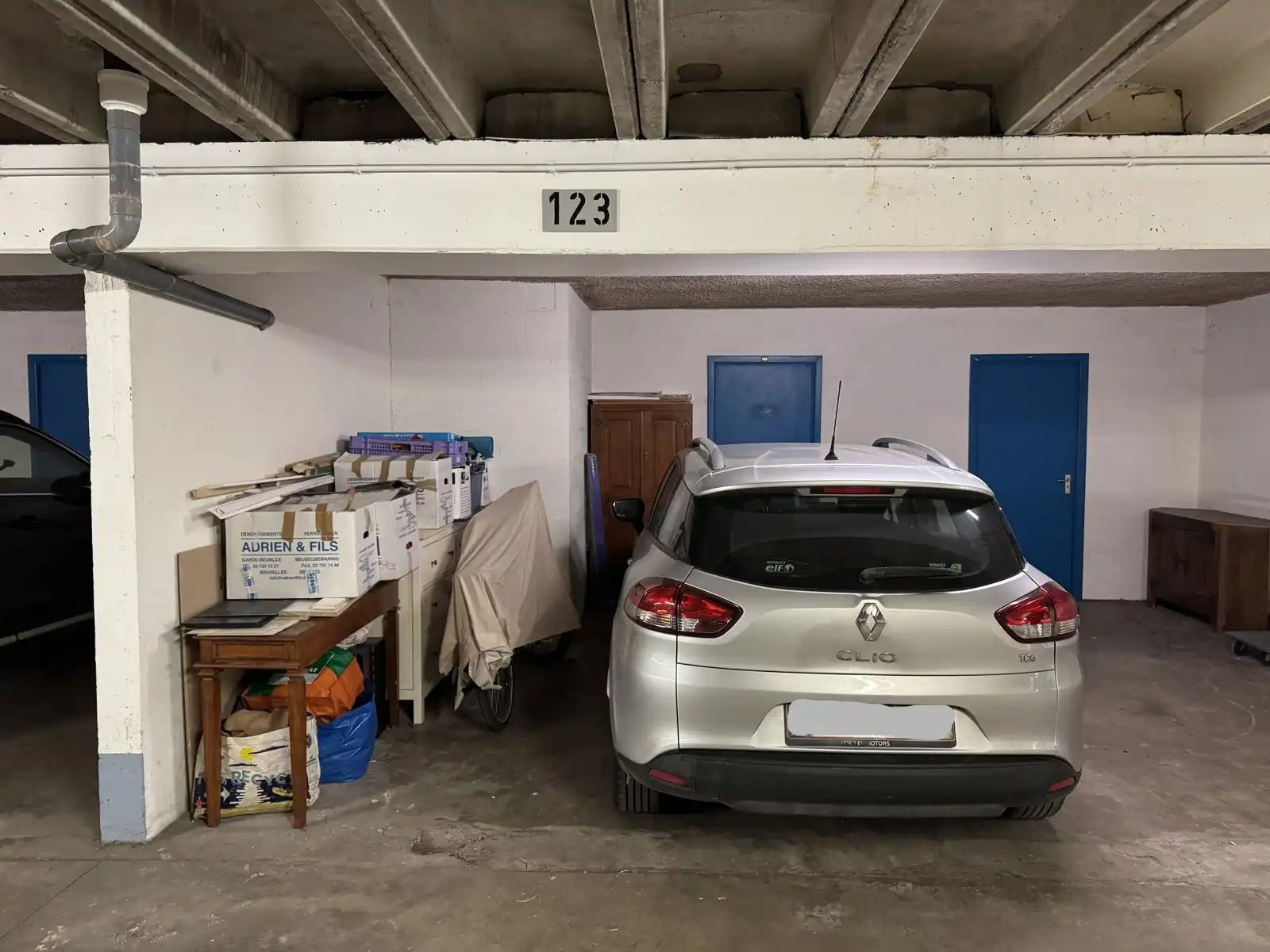 Lichtrijke studio met terras en parking in "Les Venelles" foto 12