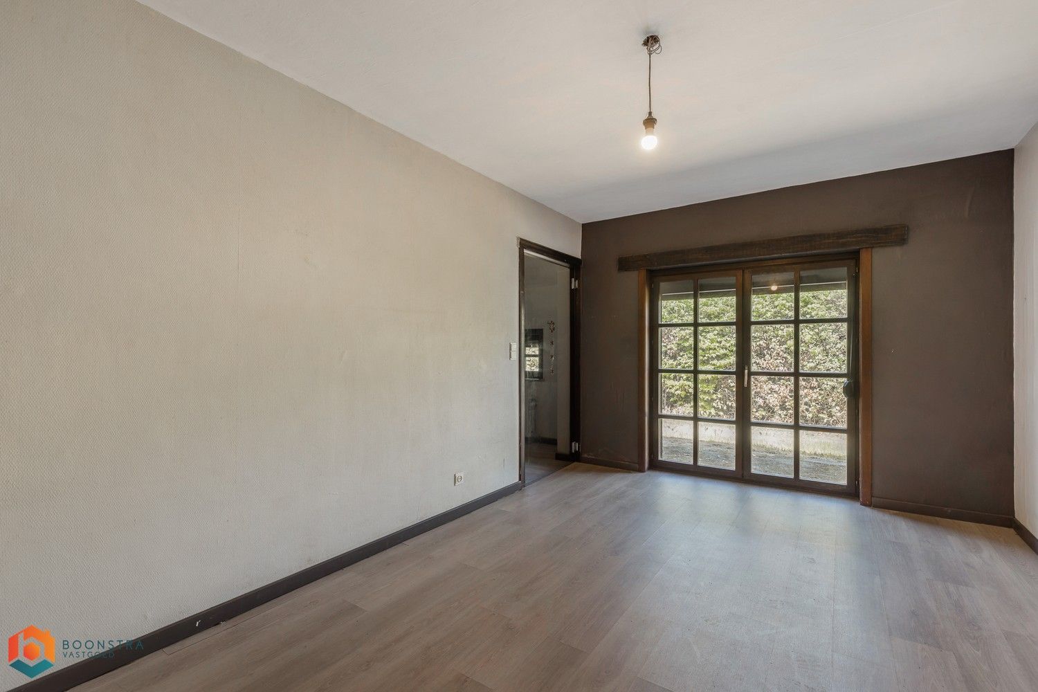 Landelijke Villa gelegen in groene omgeving met veel potentieel foto 9