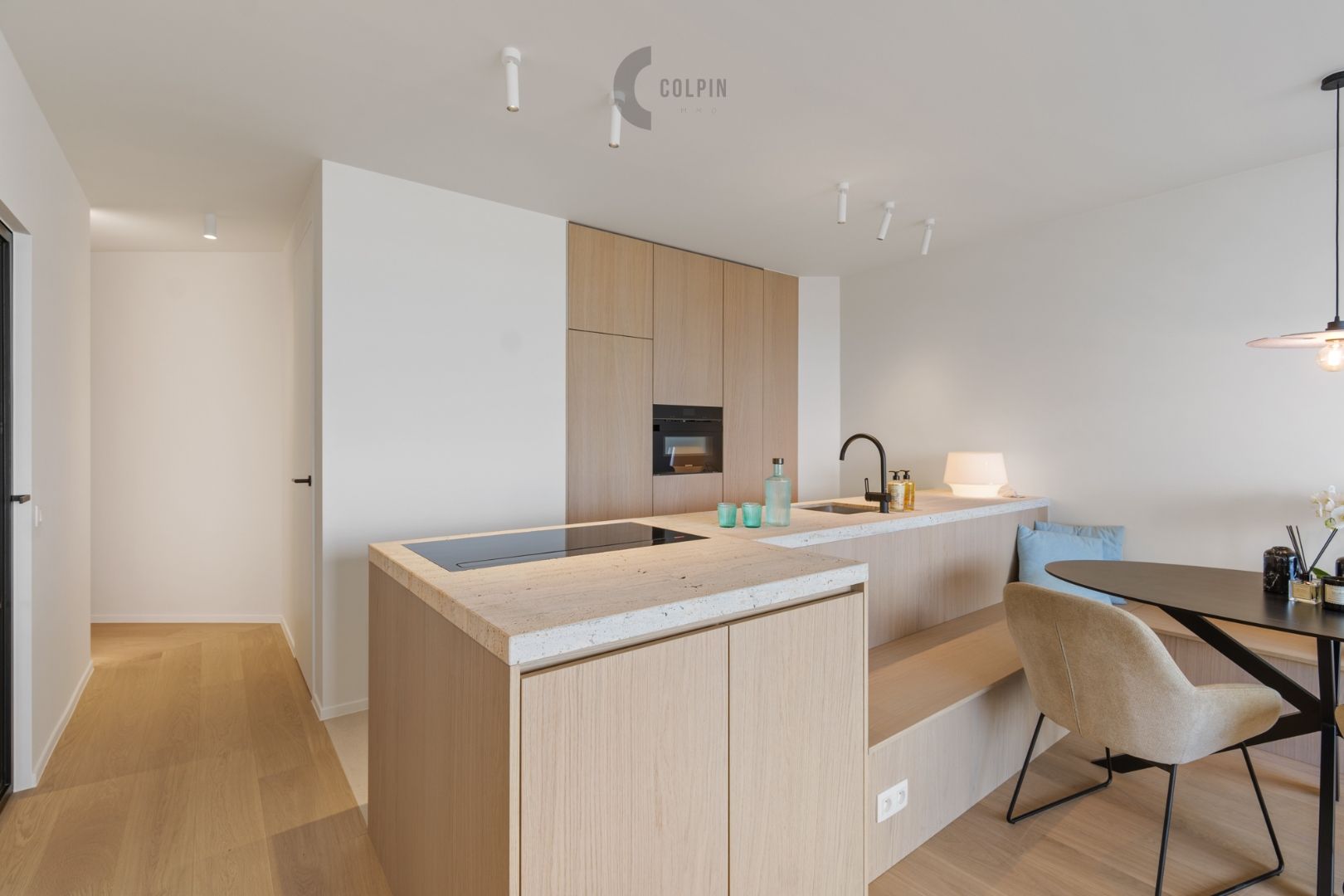 Stijlvol gerenoveerd 3slk- appartement met frontaal zeezicht foto 6
