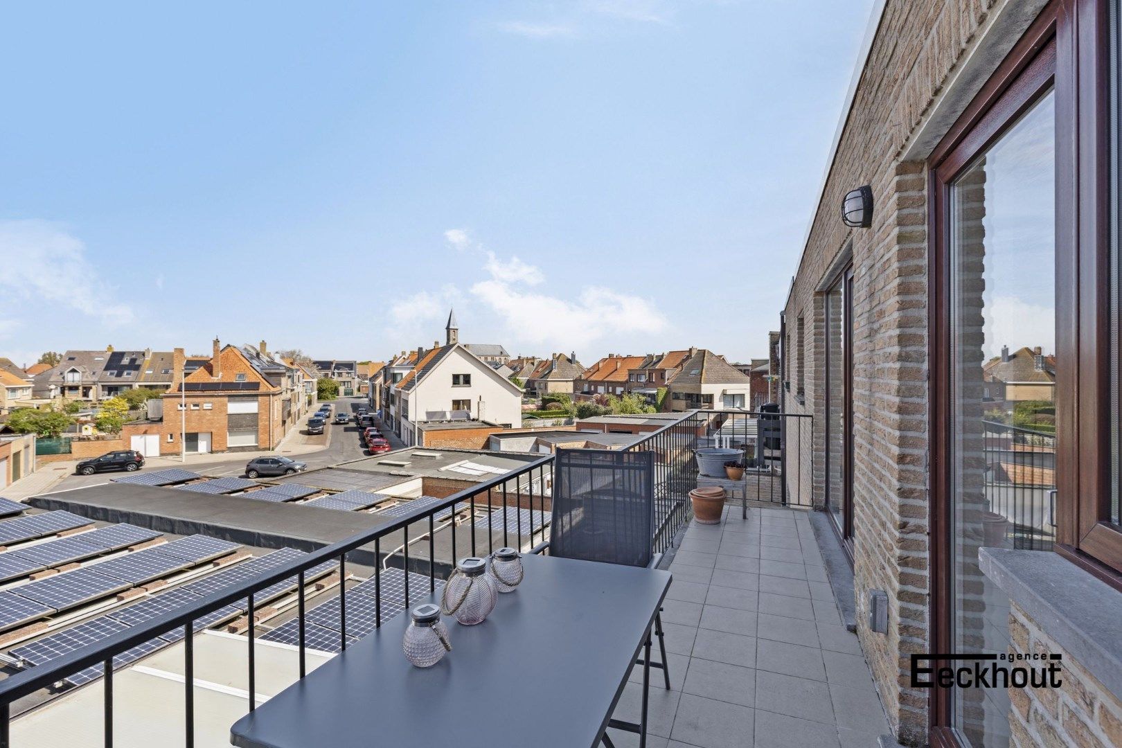 Ruim instapklaar appartement (143m²) met terras(9m²) en 3 slaapkamers in Bredene Dorp! foto 7