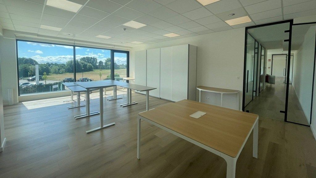 Mooi afgewerkte kantoren te huur vlakbij R4 in Evergem foto 7